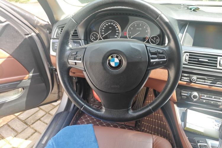 Used BMW 5 Series 2013 520Li Elegant Edition Steering Wheel