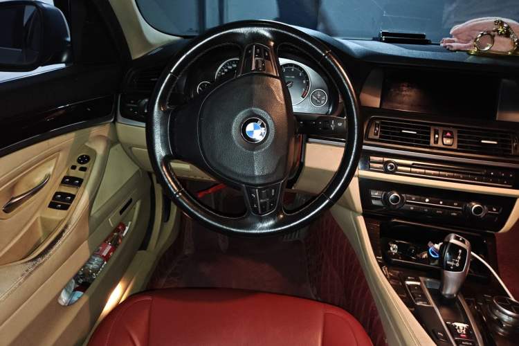 Used BMW 5 Series 2013 525Li Luxury Model Steering Wheel