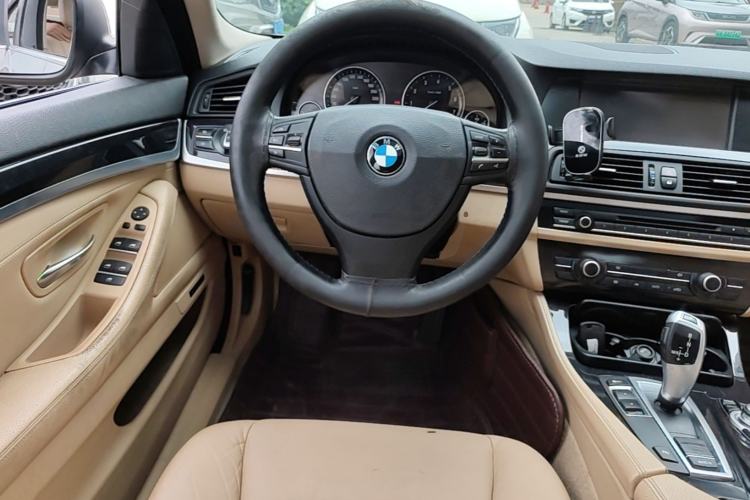 Used BMW 5 Series 2013 520Li Elegant Edition Steering Wheel