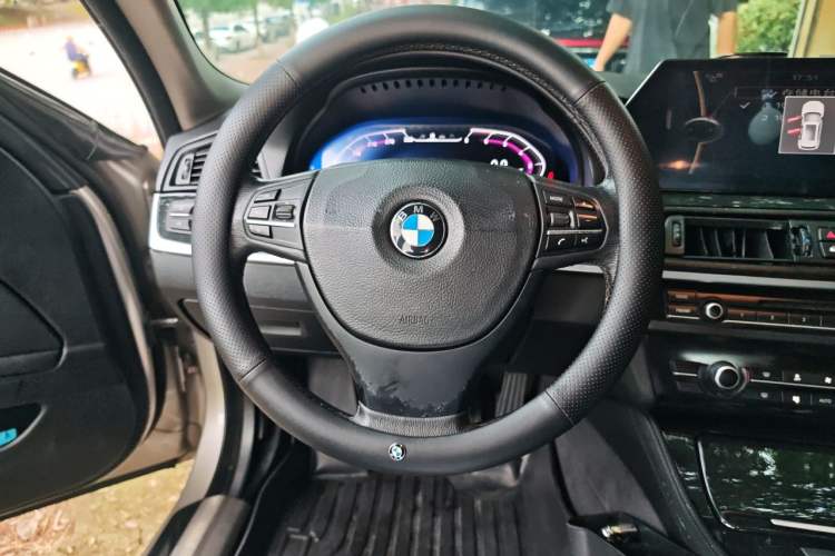 Used BMW 5 Series 2013 520Li Elegant Edition Steering Wheel