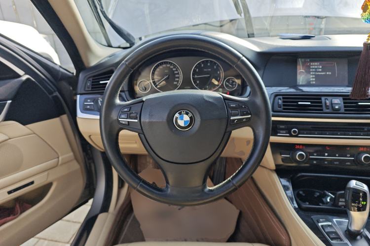 Used BMW 5 Series 2013 520Li Elegant Edition Steering Wheel