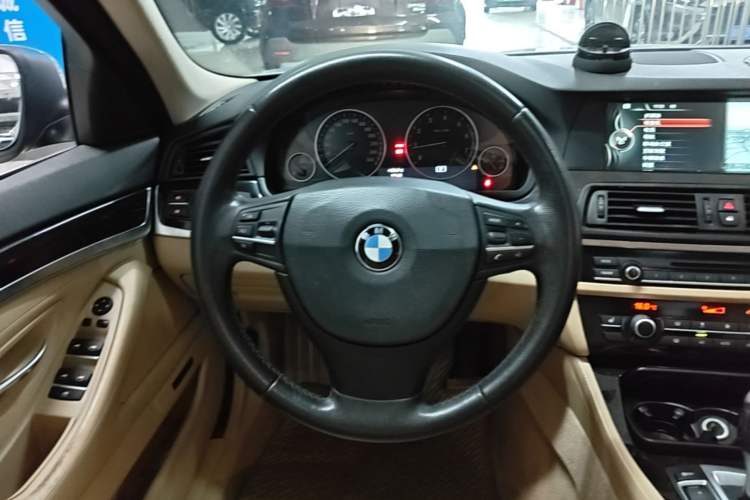 Used BMW 5 Series 2013 525Li Luxury Model Steering Wheel