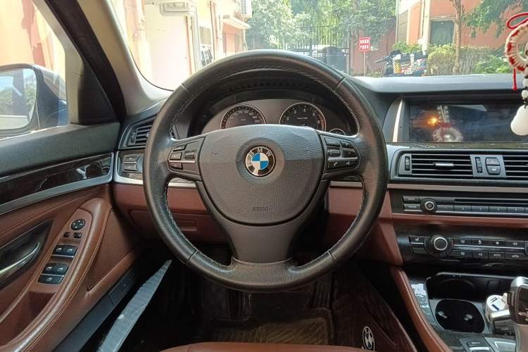Used BMW 5 Series 2013 525Li Leading Model Steering Wheel