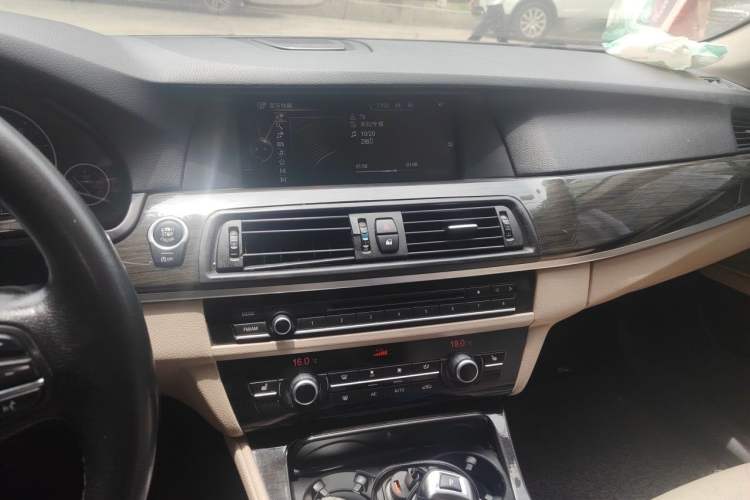 Used BMW 5 Series 2013 525Li Zhuole Edition Audio And AC Panel