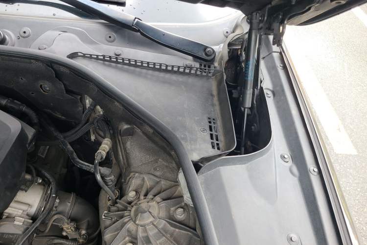 Used BMW 5 Series 2013 525Li Leading Model Engine Bay Left