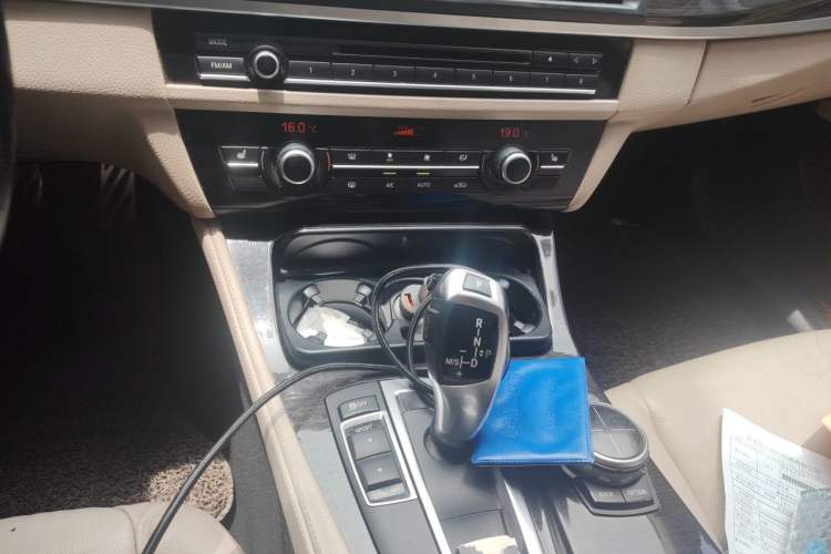 Used BMW 5 Series 2013 525Li Zhuole Edition Gear Lever