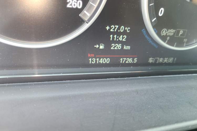 Used BMW 5 Series 2013 525Li Leading Model Odometer Close Up