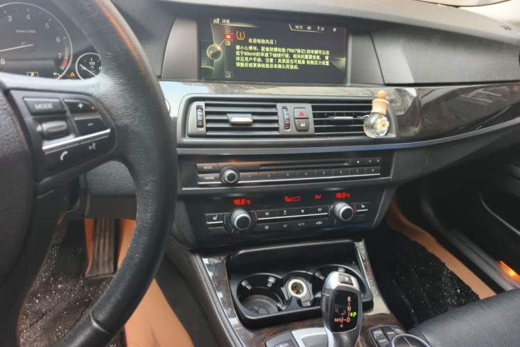 Used BMW 5 Series 2013 525Li Luxury Model Audio And AC Panel