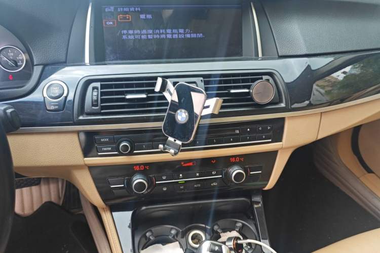 Used BMW 5 Series 2013 520Li Elegant Edition Audio And AC Panel