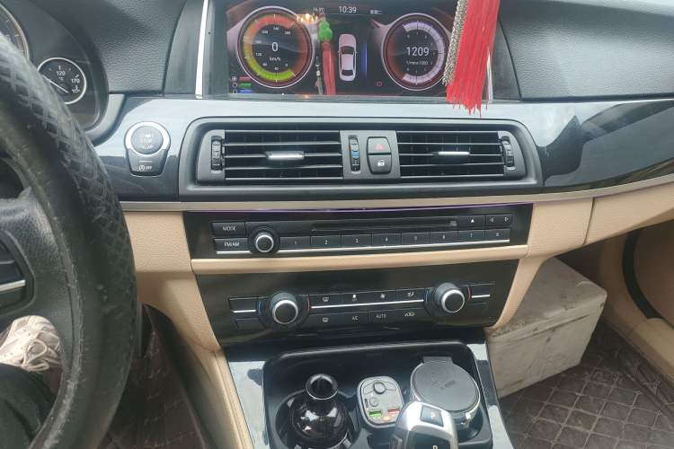 Used BMW 5 Series 2013 520Li Elegant Edition Audio And AC Panel