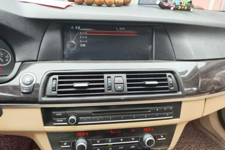 Used BMW 5 Series 2013 525Li Luxury Model Audio And AC Panel