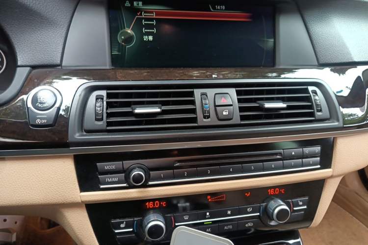 Used BMW 5 Series 2013 525Li Luxury Model Audio And AC Panel