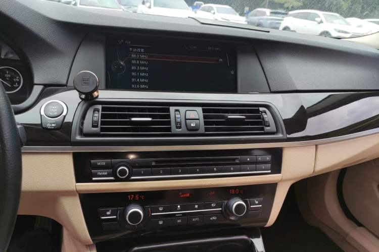 Used BMW 5 Series 2013 525Li Luxury Model Audio And AC Panel