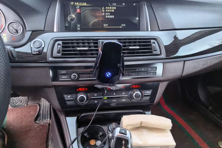 Used BMW 5 Series 2013 525Li Luxury Model Audio And AC Panel