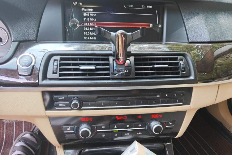 Used BMW 5 Series 2013 525Li Luxury Model Audio And AC Panel
