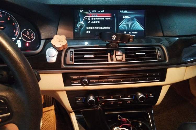 Used BMW 5 Series 2013 525Li Luxury Model Audio And AC Panel