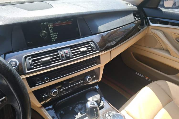 Used BMW 5 Series 2013 525Li Luxury Model Audio And AC Panel