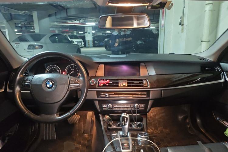 Used BMW 5 Series 2013 525Li Luxury Model Center Console