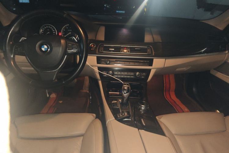 Used BMW 5 Series 2013 535Li Luxury Model Center Console