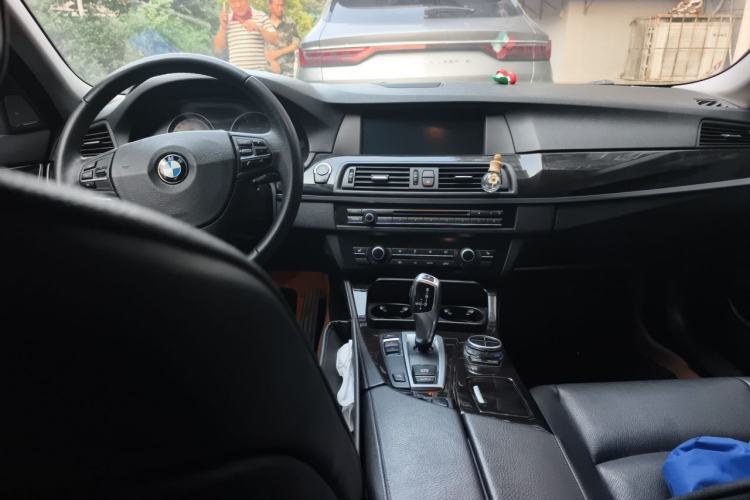Used BMW 5 Series 2013 525Li Luxury Model Center Console