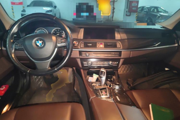 Used BMW 5 Series 2013 525Li Luxury Model Center Console