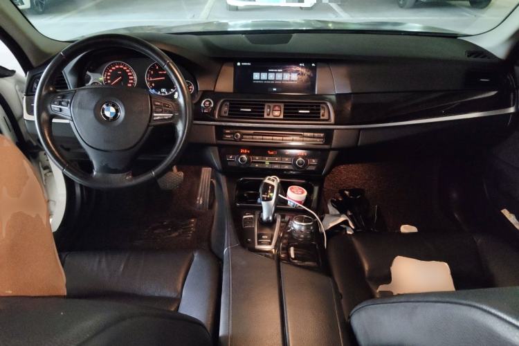 Used BMW 5 Series 2013 525Li Luxury Model Center Console