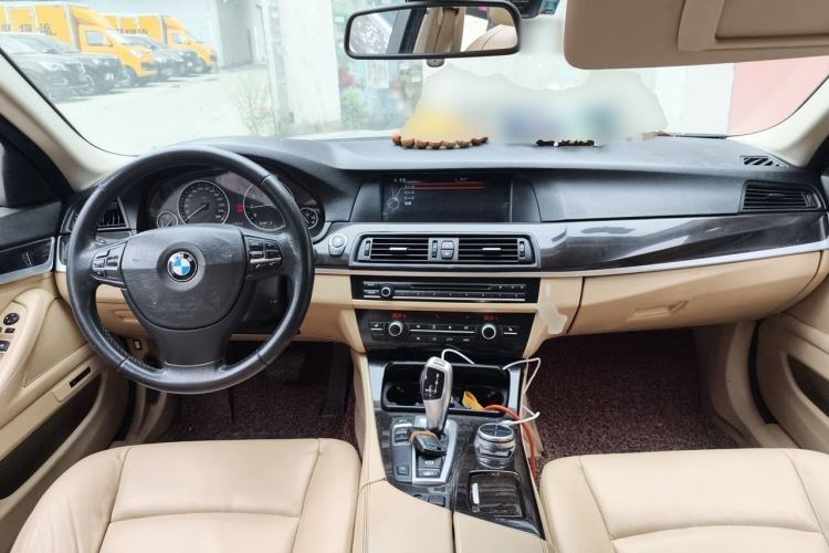 Used BMW 5 Series 2013 525Li Luxury Model Center Console