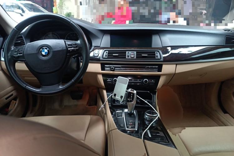 Used BMW 5 Series 2013 525Li Luxury Model Center Console