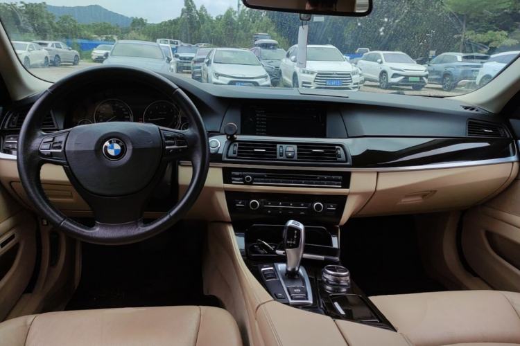 Used BMW 5 Series 2013 525Li Luxury Model Center Console