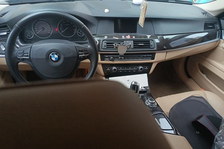 Used BMW 5 Series 2013 525Li Leading Model Center Console