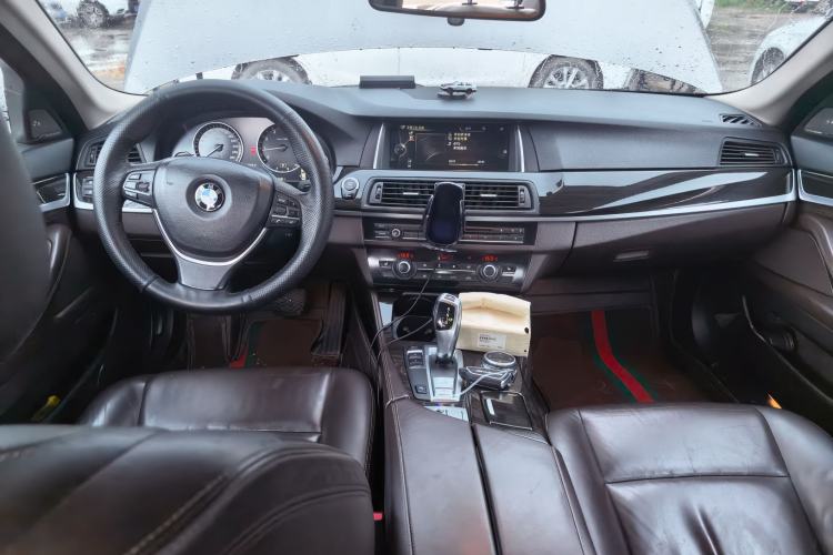Used BMW 5 Series 2013 525Li Luxury Model Center Console