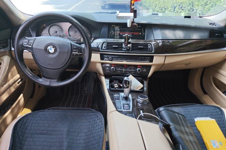 Used BMW 5 Series 2013 525Li Luxury Model Center Console
