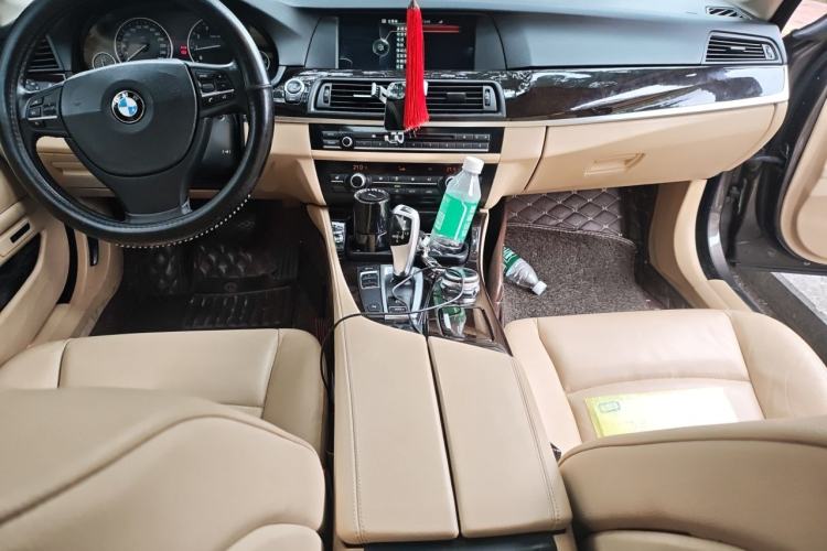 Used BMW 5 Series 2013 525Li Luxury Model Center Console