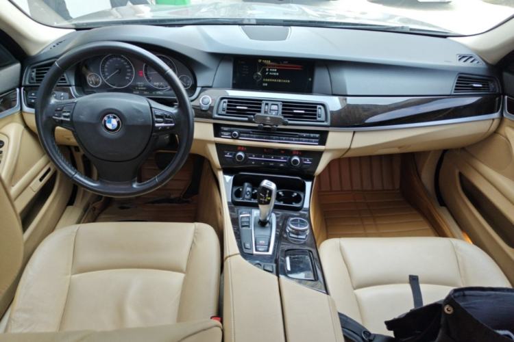 Used BMW 5 Series 2013 525Li Luxury Model Center Console