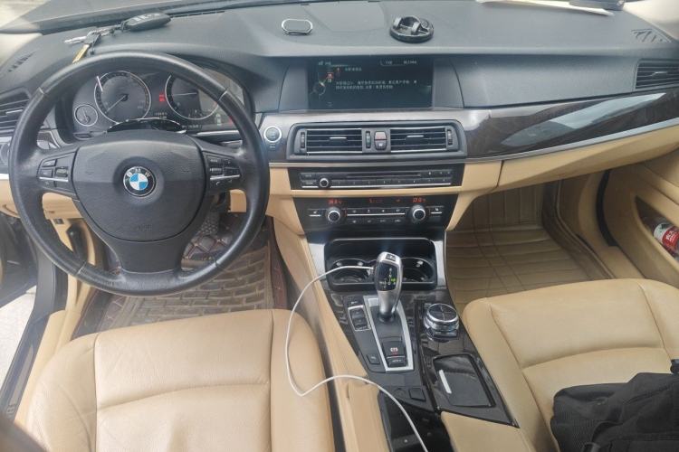 Used BMW 5 Series 2013 525Li Luxury Model Center Console