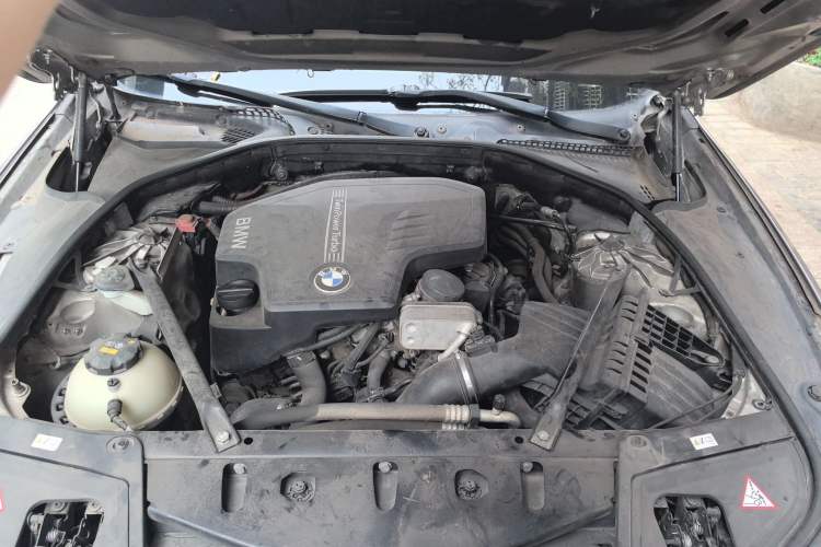 Used BMW 5 Series 2013 520Li Elegant Edition Engine Bay