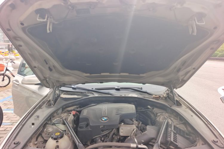 Used BMW 5 Series 2013 525Li Leading Model Engine Bay