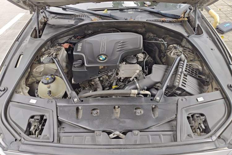 Used BMW 5 Series 2013 520Li Elegant Edition Engine Bay