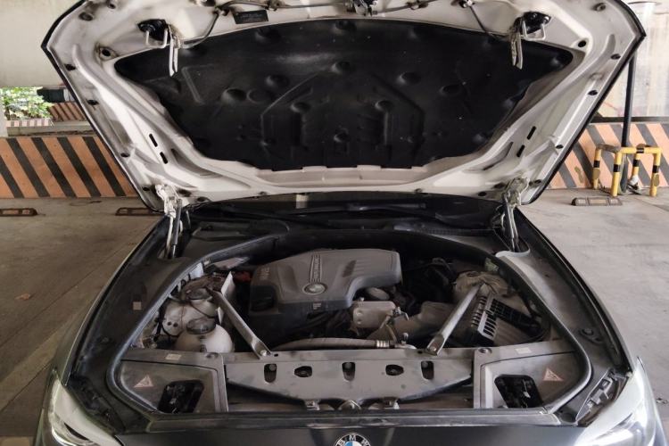 Used BMW 5 Series 2013 525Li Luxury Model Engine Bay