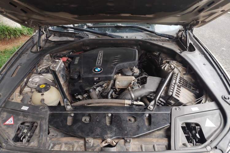 Used BMW 5 Series 2013 520Li Elegant Edition Engine Bay