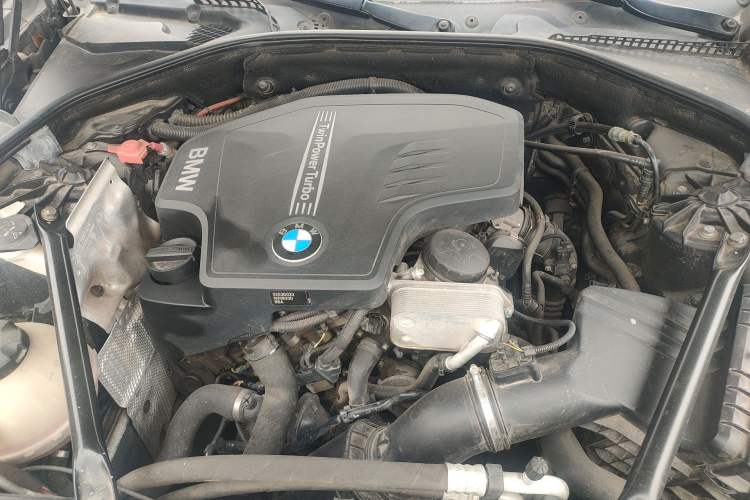 Used BMW 5 Series 2013 520Li Elegant Edition Engine Bay
