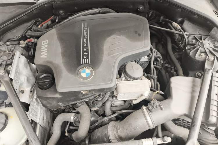 Used BMW 5 Series 2013 525Li Luxury Model Engine Bay