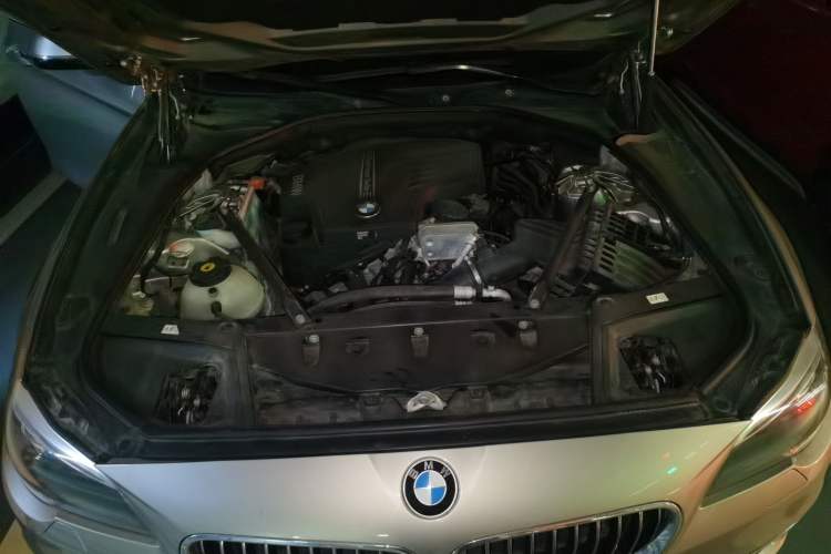 Used BMW 5 Series 2013 525Li Leading Model Engine Bay