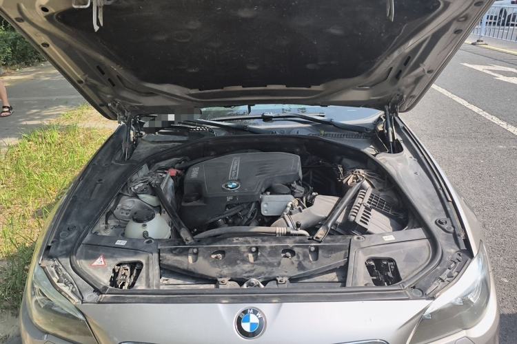 Used BMW 5 Series 2013 525Li Leading Model Engine Bay