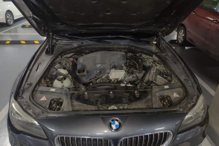 Used BMW 5 Series 2013 520Li Elegant Edition Engine Bay