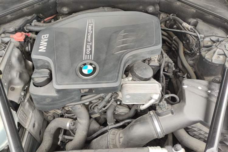 Used BMW 5 Series 2013 525Li Luxury Model Engine Bay