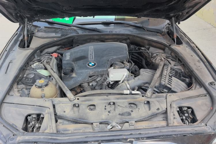 Used BMW 5 Series 2013 525Li Leading Model Engine Bay
