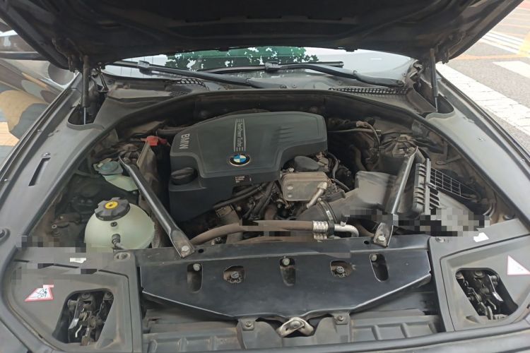 Used BMW 5 Series 2013 525Li Leading Model Engine Bay