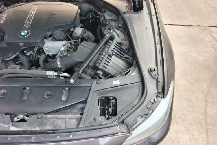 Used BMW 5 Series 2013 525Li Luxury Model Engine Bay Left
