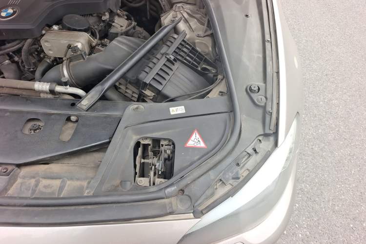 Used BMW 5 Series 2013 525Li Leading Model Engine Bay Left